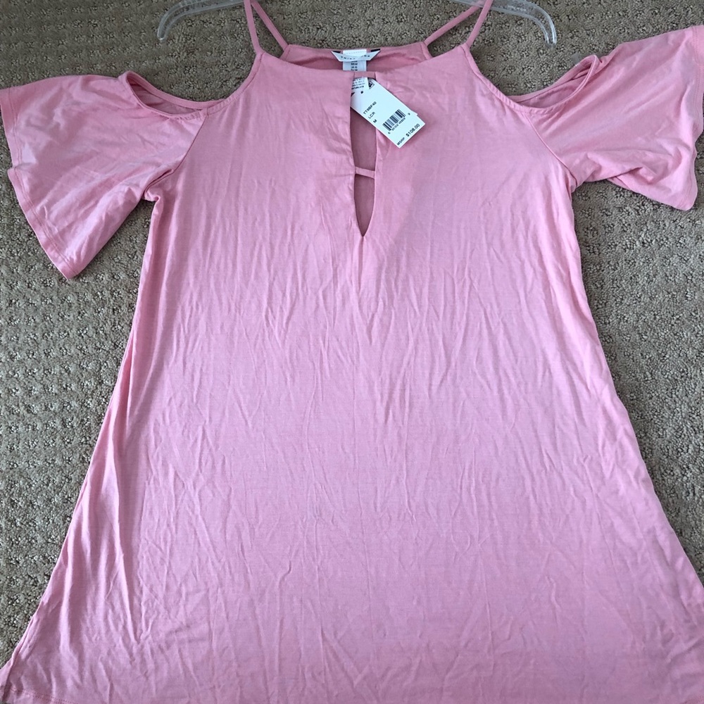 Trina Turk cold shoulder “cover up” Tshirt